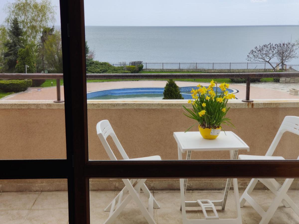 Apartament Sun And Flowers In Front Of The Sea